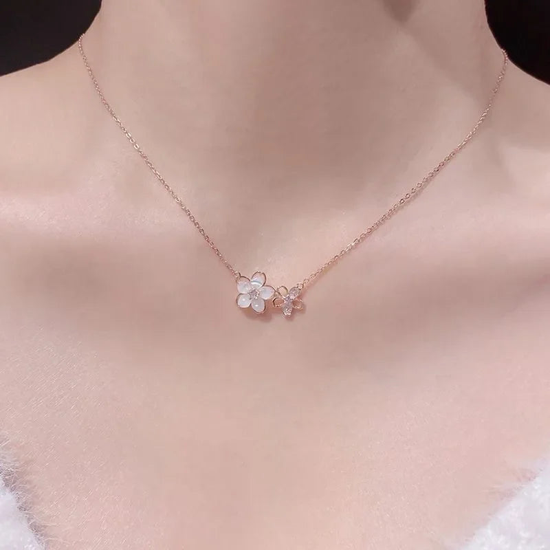 High Quality Fashion Shiny Sakura Pendant for Women Fashion Trendy Stereoscopic Peach Blossom Luxury Necklace Jewelry Women