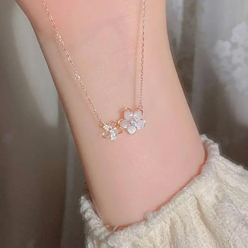 High Quality Fashion Shiny Sakura Pendant for Women Fashion Trendy Stereoscopic Peach Blossom Luxury Necklace Jewelry Women