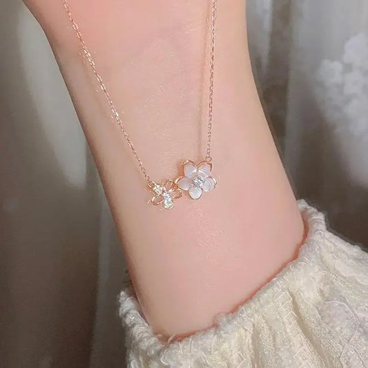 High Quality Fashion Shiny Sakura Pendant for Women Fashion Trendy Stereoscopic Peach Blossom Luxury Necklace Jewelry Women